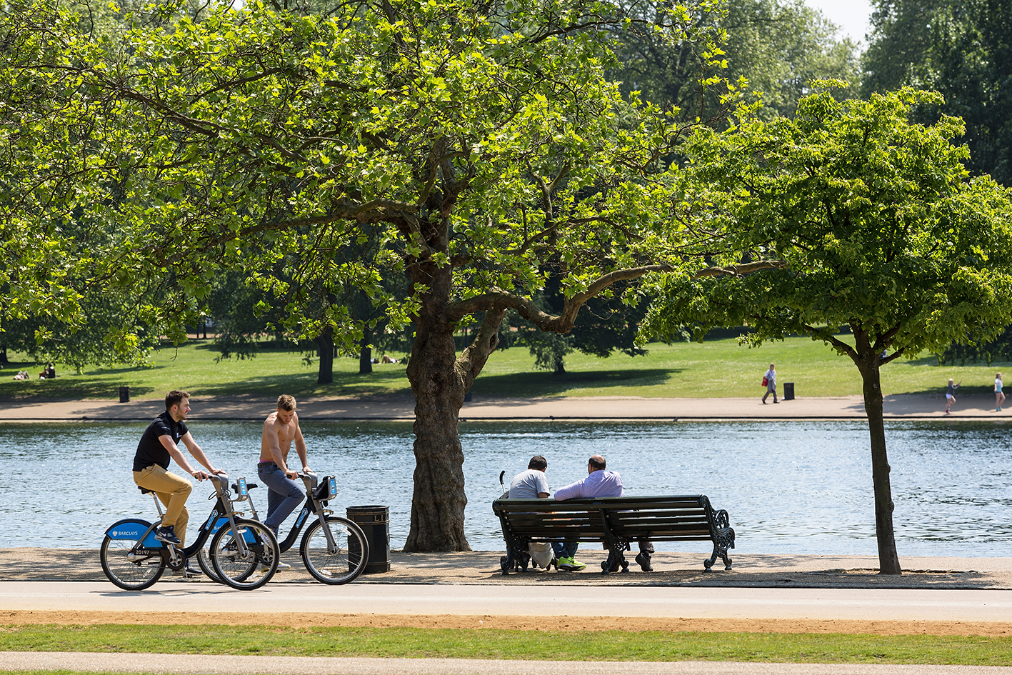 Opuštena atmosfera u Hyde parku, putovanje u London, mondo travel